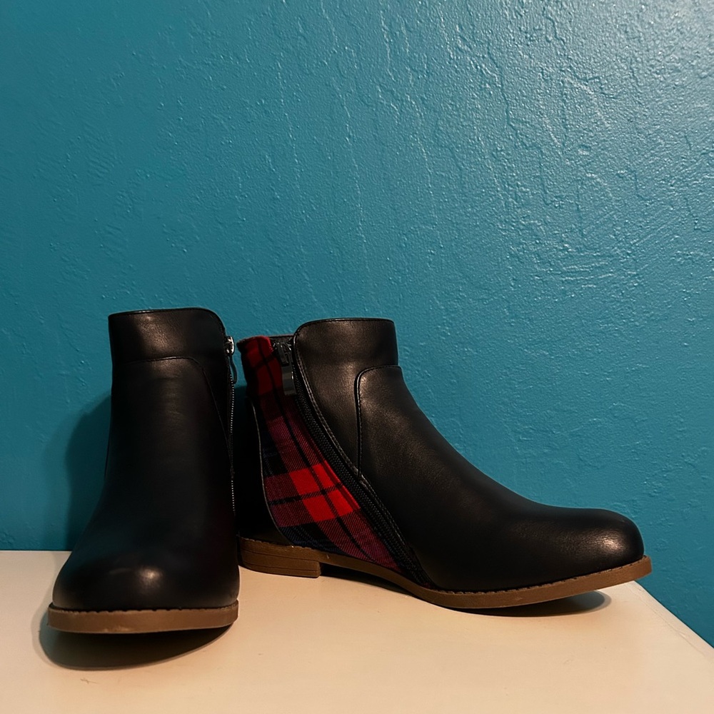 “Classique” Boots in Navy
